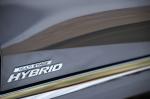 Lexus LS500h AWD 2018 года (UK)